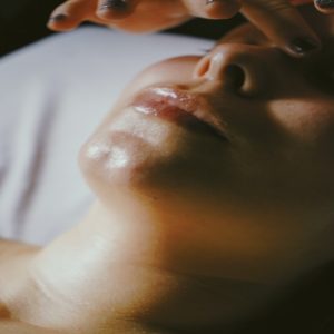 ΙΝΔΙΚΟ MASSAGE ΚΕΦΑΛΗΣ